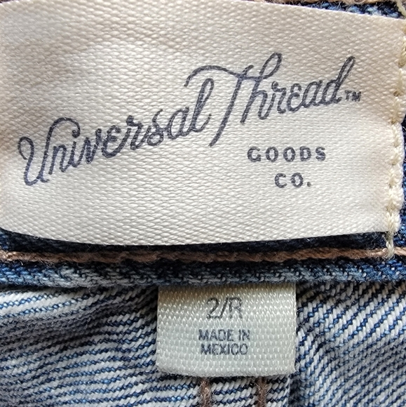 UNIVERSAL THREAD Baggy jean short short. SIZE 2 - Picture 2 of 5